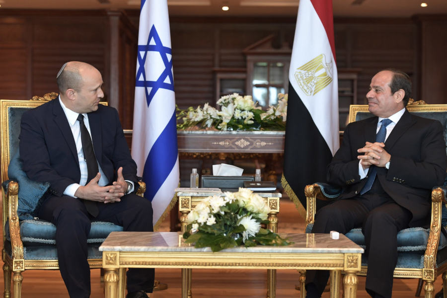 Запад спасает египетский режим от утопления